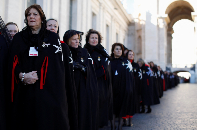 Malta Şövalyeleri, St John's Kilisesi'nde bir Ayin başlangıcında.. Fotoğraf: Reuters