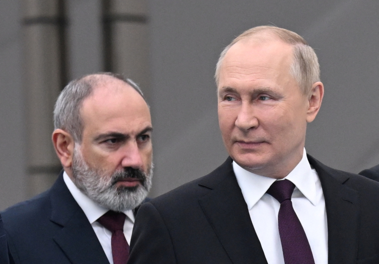 Ermenistan Başkanı Paşinyan ile Rusya Devlet Başkanı Putin (2022) | Fotoğraf: Reuters