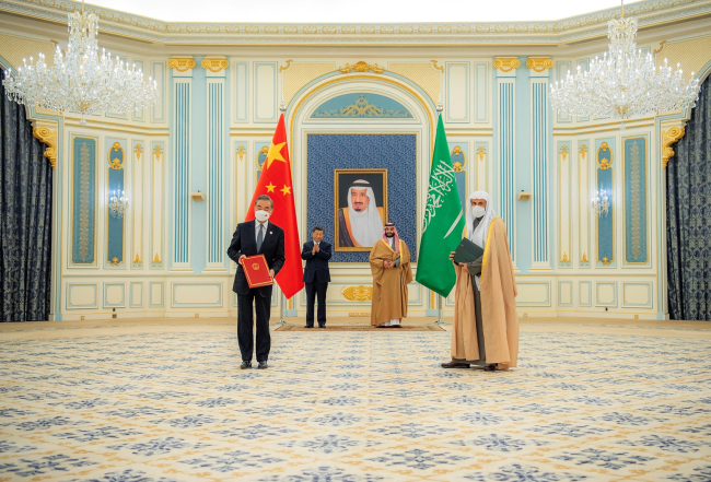 Şi'nin son ziyaretinde Suudi Arabistan ile Çin arasında 34 anlaşma imzalandı. Fotoğraf: Reuters