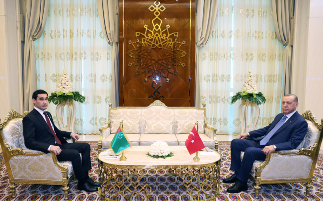 Cumhurbaşkanı Erdoğan'ın Türkmenistan'da ikili görüşmeleri başladı