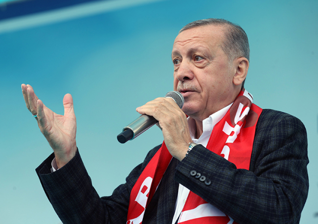 Cumhurbaşkanı Erdoğan: Faiz inmeye devam edecek kimse bize akıl vermesin