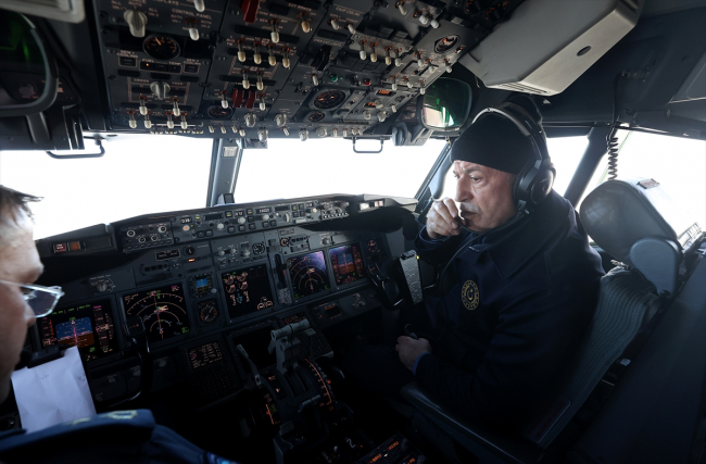 Bakan Akar ve komutanlardan yılın son gününde yoğun mesai