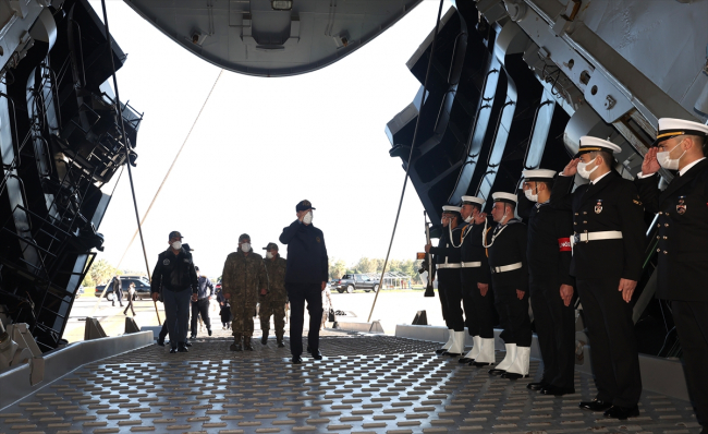 Bakan Akar ve komutanlardan yılın son gününde yoğun mesai