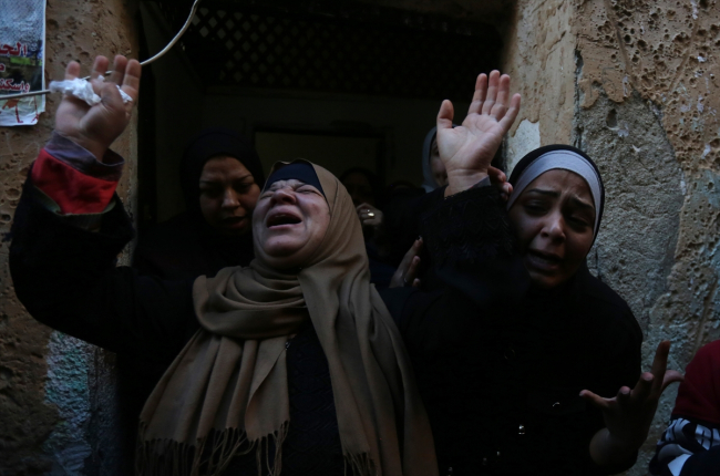 Öldürülen Filistinli gencin cenazesinde İsrail'e öfke
