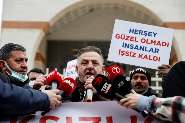 İBB'de işten çıkarılan işçiler belediyeyi protesto etti