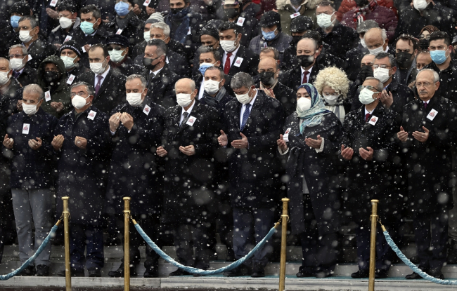 Millet Partisi Genel Başkanı Edibali'ye Meclis'te tören