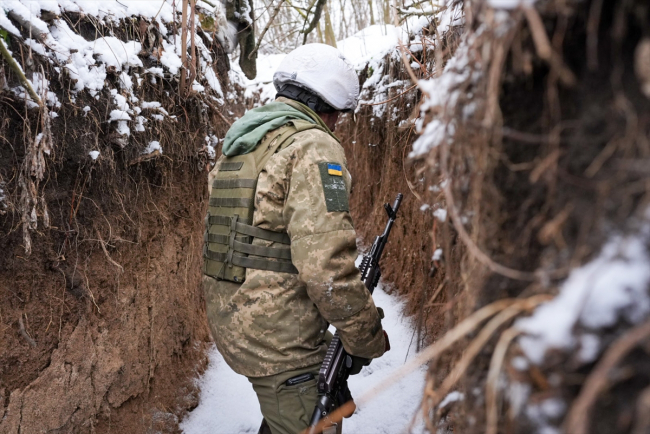 Donbas'ta gergin bekleyiş: Zolote cephesinde eller tetikte