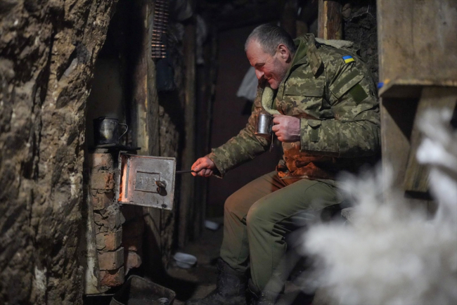 Donbas'ta gergin bekleyiş: Zolote cephesinde eller tetikte