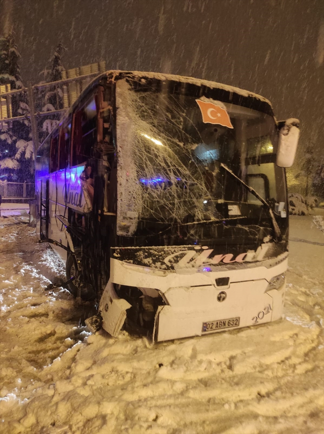3 ilde yolcu otobüsleri kaza yaptı: Ölü ve yaralılar var