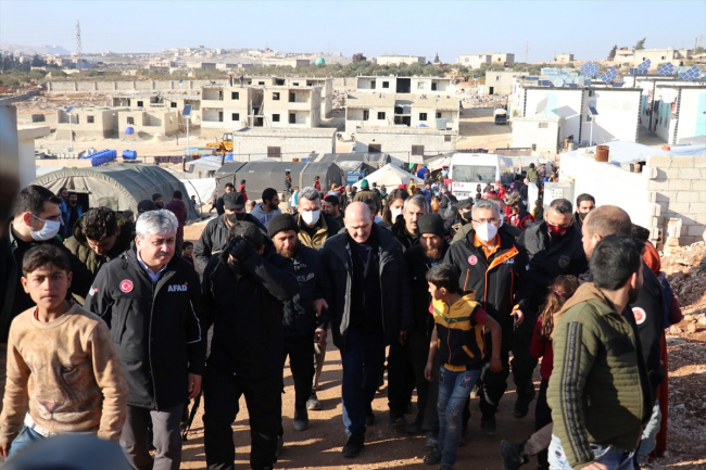 Bakan Soylu, İdlib'de yapımı süren briket evleri inceledi