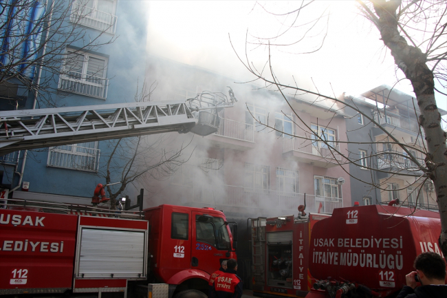 Yangında evde mahsur kalan anne ve kızı kurtarıldı