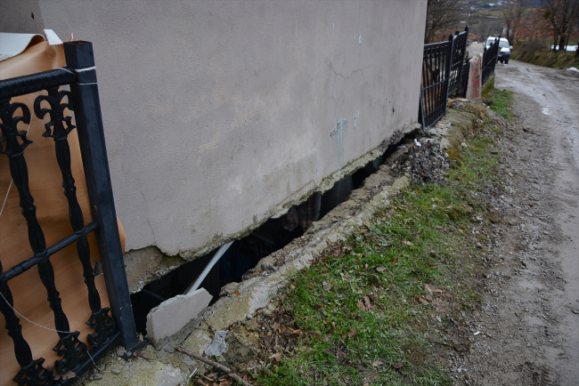 Kastamonu'da heyelan: 4 katlı bina boşaltıldı