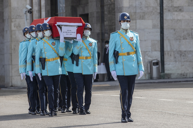 Eski Bakan Kumbaracıbaşı için Meclis'te tören düzenlendi