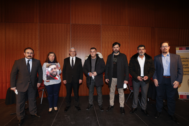 Almanya'daki ırkçı saldırının kurbanları anıldı