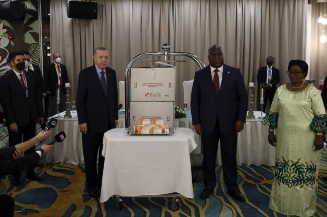 Erdoğan: Demokratik Kongo'ya 100 bin doz TURKOVAC aşısı göndereceğiz