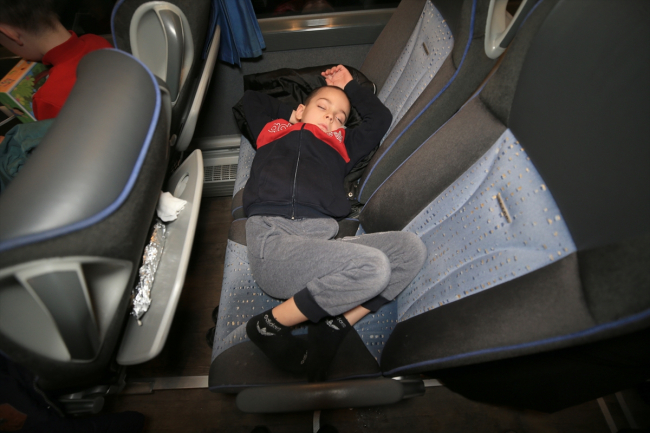 Ukrayna'dan tahliye edilen Kırım Tatar Türkleri Türkiye'ye getirildi