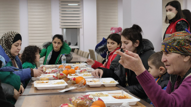 Ukrayna'dan tahliye edilen Ahıska Türkleri Bursa'da misafir ediliyor