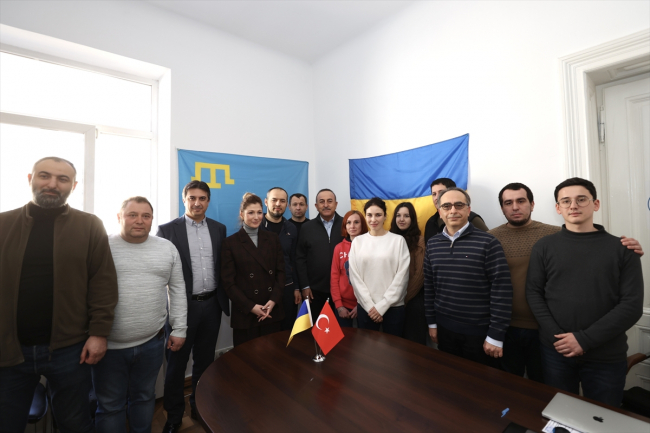Bakan Çavuşoğlu, Kırım Tatar Koordinasyon Merkezi'ni ziyaret etti
