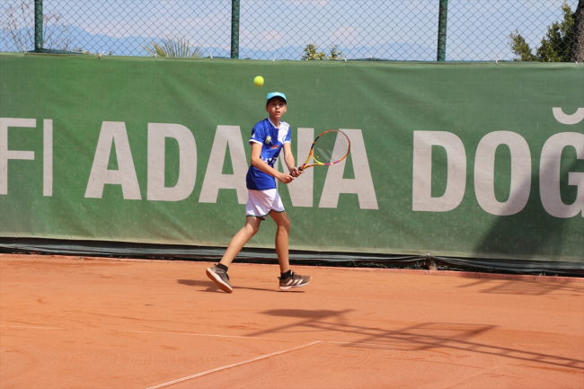 Ukraynalı genç tenisçi kariyerini Adana’da sürdürüyor