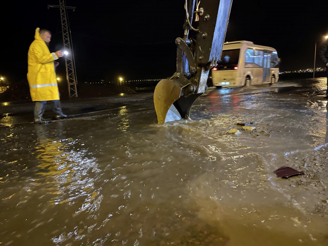 Ardahan'da eriyen kar suları yaşamı olumsuz etkiledi