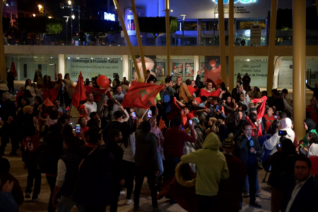 Katar'da Faslı taraftarlar tarihi zaferi kutladı
