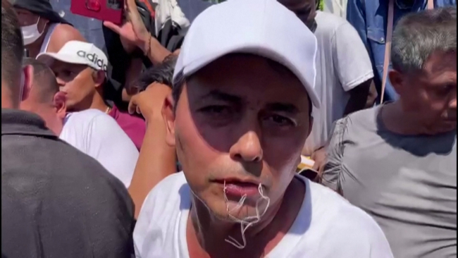 ABD sınırındaki göçmenler ağızlarını dikerek açlık grevine başladı