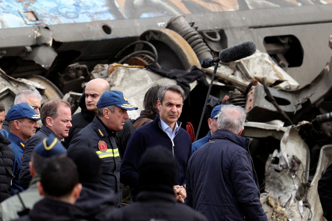 Yunanistan'da tren kazasında 38 kişi hayatını kaybetti