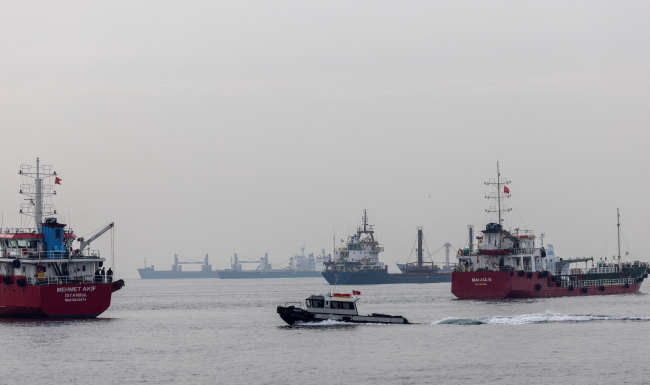 Tahıl Koridoru Anlaşması kapsamında Boğaz'da bekleyen gemiler. Fotoğraf: Reuters