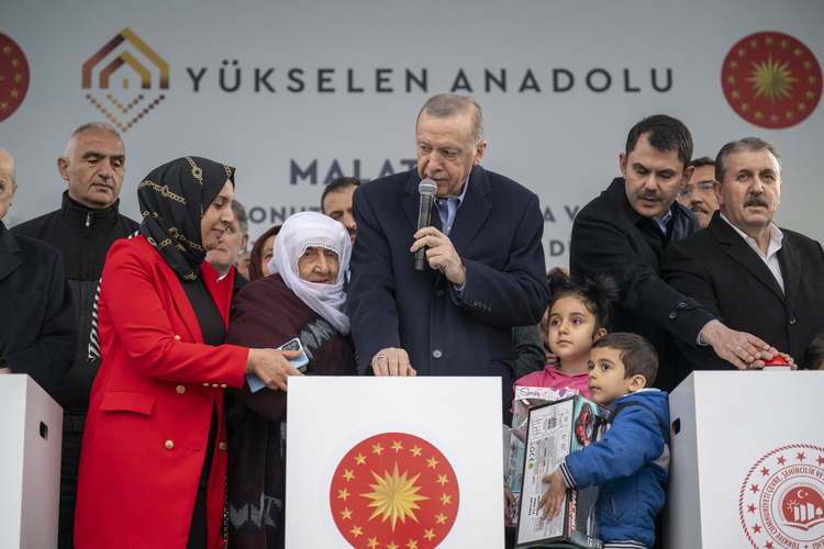 Cumhurbaşkanı Erdoğan: Türkiye tarihi bir seçim yaşayacak