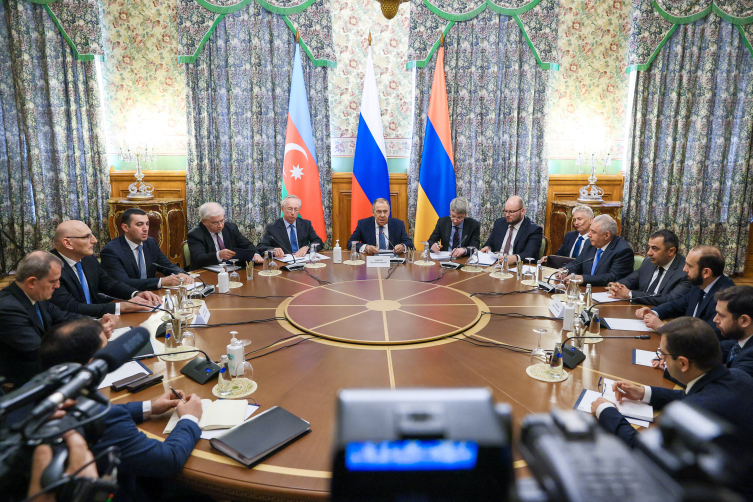 Rusya, Azerbaycan ve Ermenistan Dışişleri Bakanları Moskova'da barış anlaşmasını görüştü
