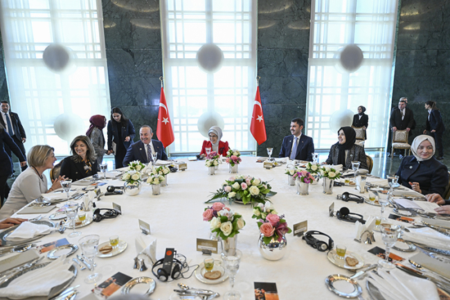 Emine Erdoğan: Yaşadığımız her bir kriz, insanlığı tek yürek olmaya daha çok çağırıyor