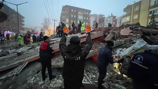 Kahramanmaraş'ta 7,6 büyüklüğünde yeni deprem