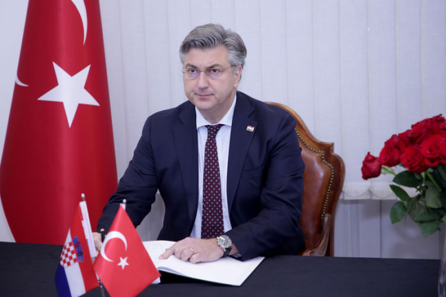 Türkiye’nin Avrupa temsilciliklerinde açılan defterlere taziye mesajları yağıyor