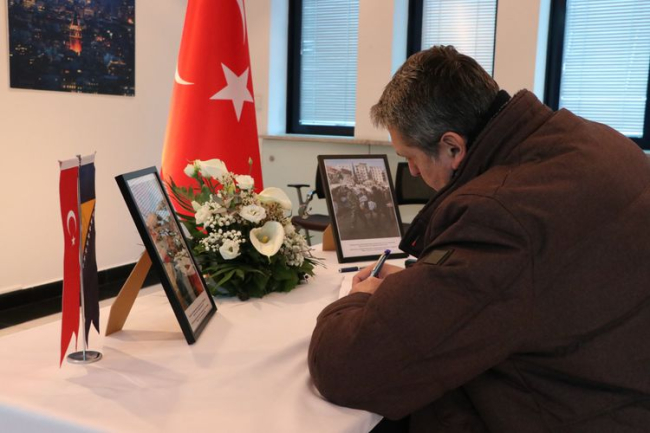 Türkiye’nin Avrupa temsilciliklerinde açılan defterlere taziye mesajları yağıyor
