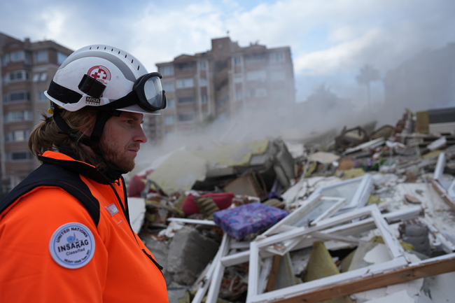 Avrupa'dan gelen ekipler arama kurtarma faaliyetlerine devam ediyor