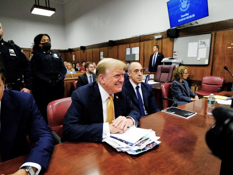 Jüri heyeti, "sus payı" davasında Trump'un suçlu olup olmadığı kararı için toplandı