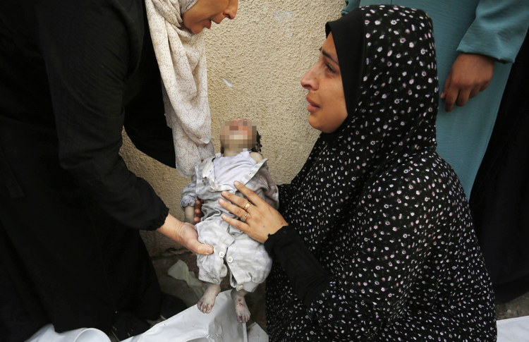Gazzeli anneler, İsrail’in saldırıları altında yaşam mücadelesi veriyor