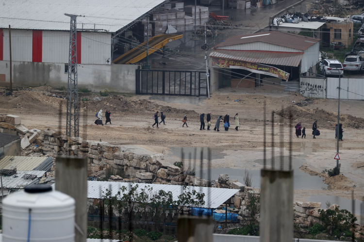 Barbar İsrail, Batı Şeria'da da saldırılar düzenleyerek binlerce Filistinlinin evini terk etmesine yol açtı. Fotoğraf: AA