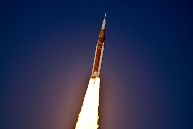 İnsanlık 54 yıl sonra Ay yolunda