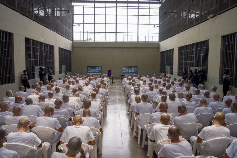 Böyle dava görülmedi: 47 bin suçtan yargılanıyorlar