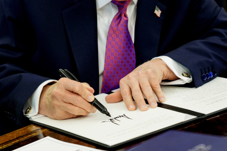 Trump Ontario Gölü'nün adını "Amerika Gölü" olarak değiştiren kararnameyi imzaladı