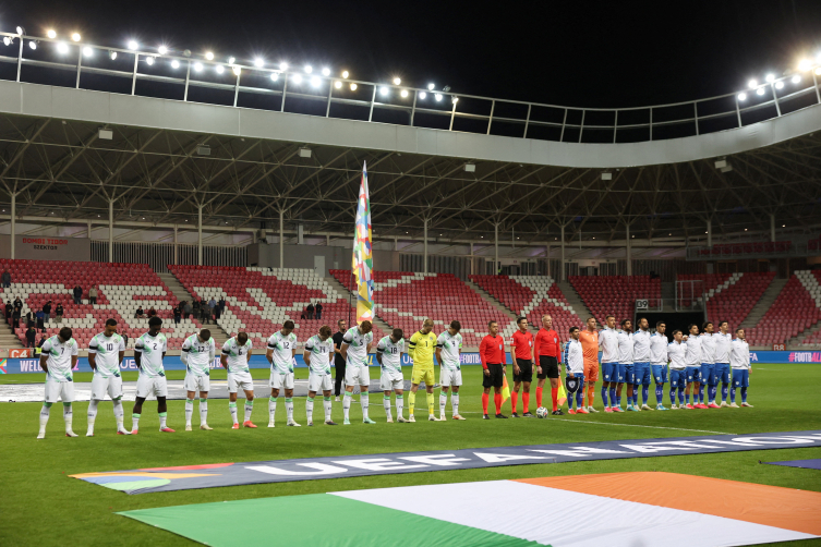 İrlandalı futbolcular katil İsrail'i protesto etti