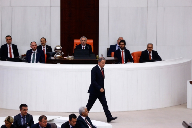 Milli Savunma Bakanı Hulusi Akar'dan ilk mesaj