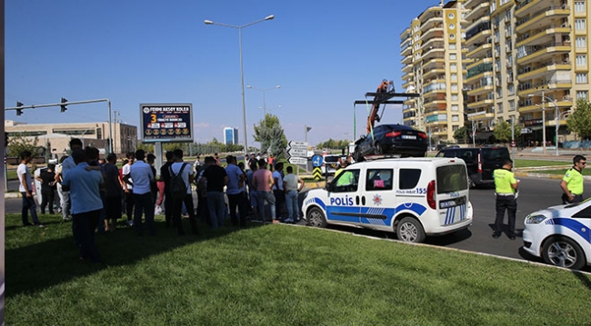 Diyarbakır'da minibüs ve otomobil çarpıştı: 9 yaralı