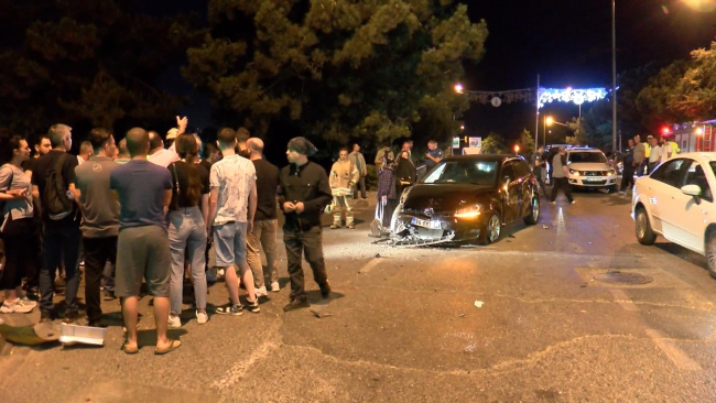 Sancaktepe'de 5 otomobil birbirine girdi: 2 yaralı