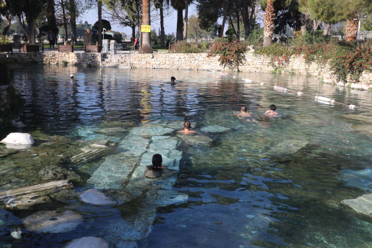 Pamukkale'de ziyaretçi rekoru