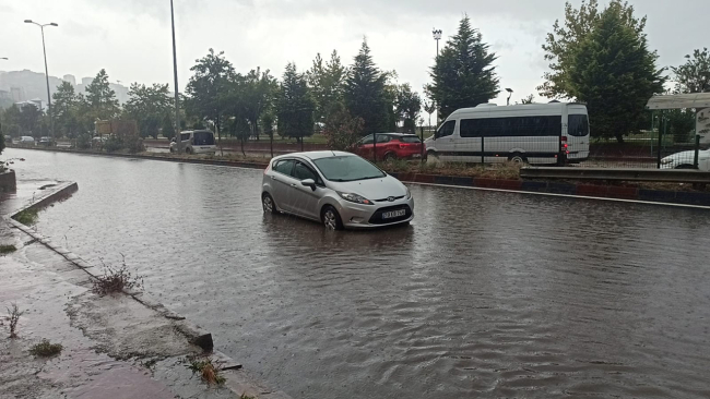 Zonguldak'ta sahil yolu sular altında