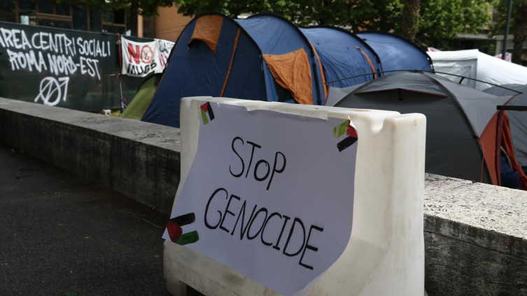 Roma Sapienza Üniversitesi öğrencileri de Filistin'e destek için çadırlar kurdu