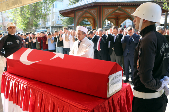 Kalp krizi sonucu vefat eden polis toprağa verildi