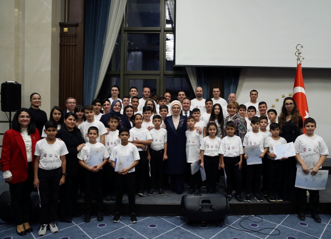 Emine Erdoğan: Çocuk işçiliğiyle hep birlikte mücadele etmeli